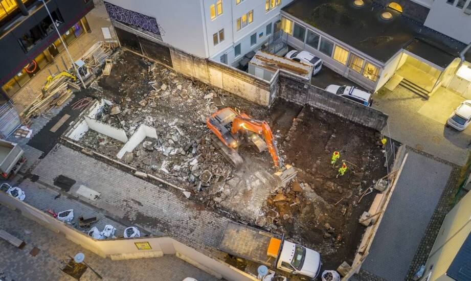 Jak gęsta zabudowa Katowic zmienia dobór metody wyburzenia budynku