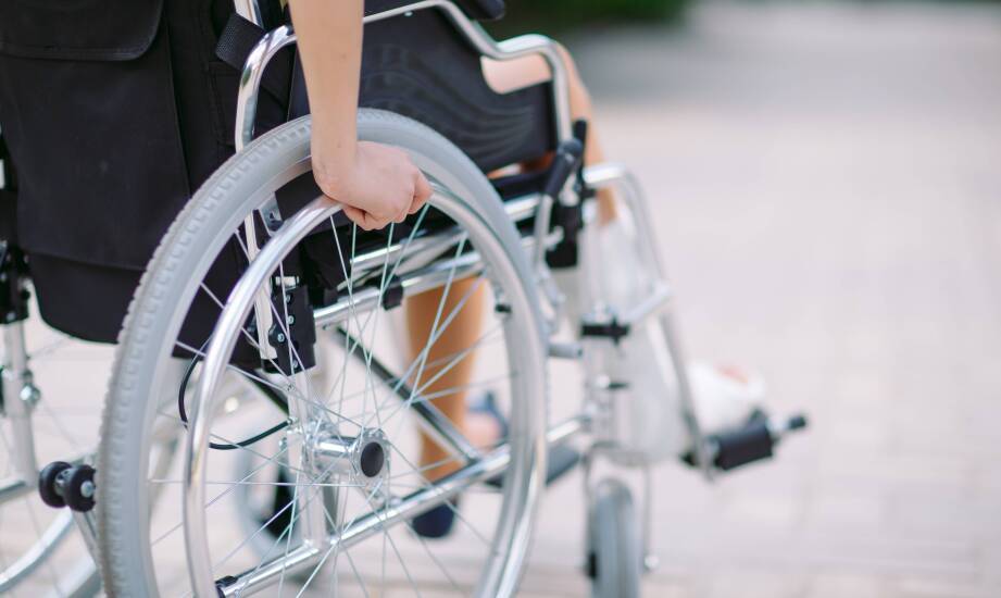 Jak dbać o wypożyczony wózek inwalidzki w domu, żeby służył bezpiecznie przez cały okres rehabilitacji