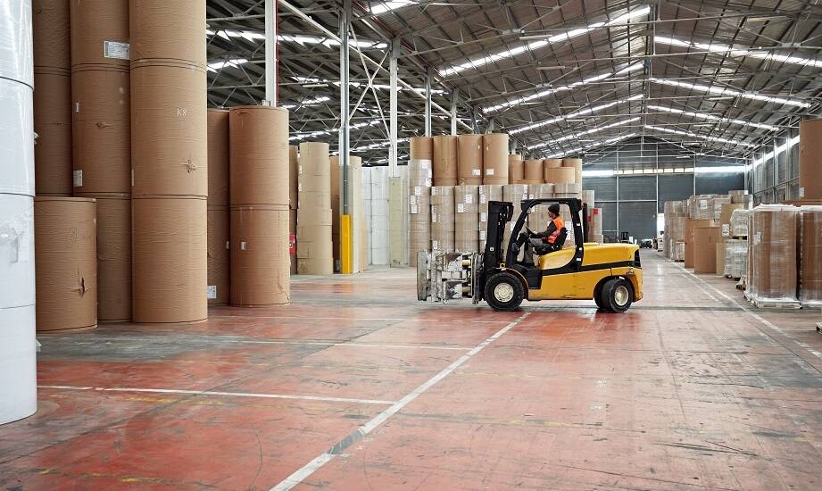 Logistyka w firmie B2B to nie tylko transport — jak łączy magazyn i dane