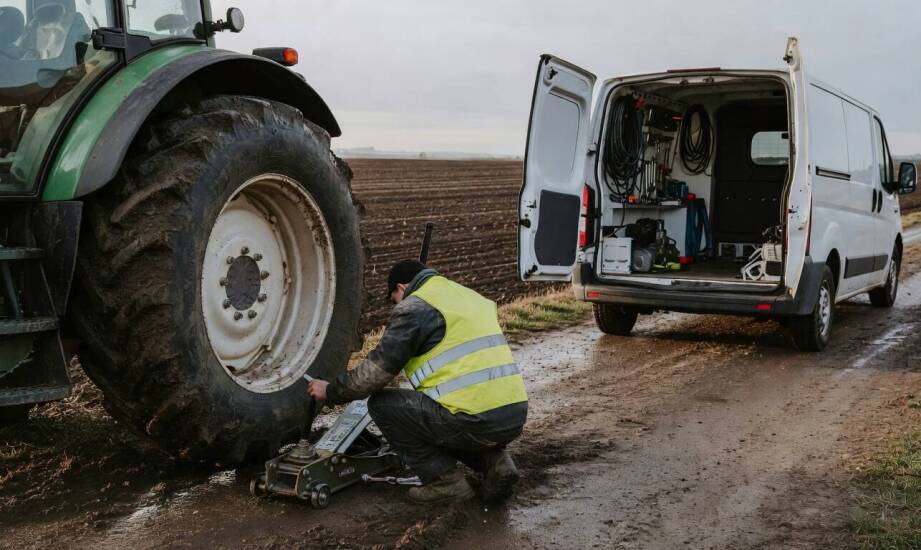 Dlaczego ta sama mobilna wymiana opon wygląda inaczej w osobówce, ciężarówce i maszynie rolniczej