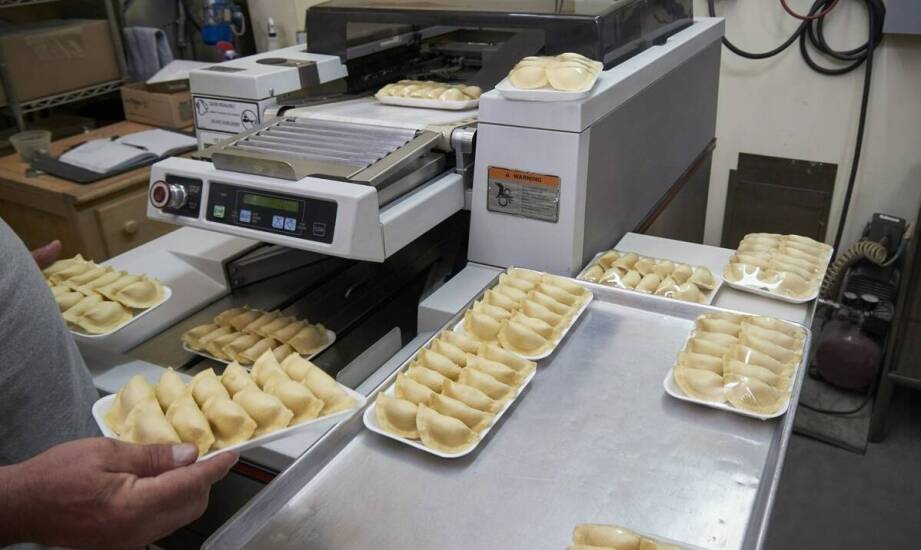 Jak dobrać maszynę do produkcji pierogów do skali pracy, receptury i higieny