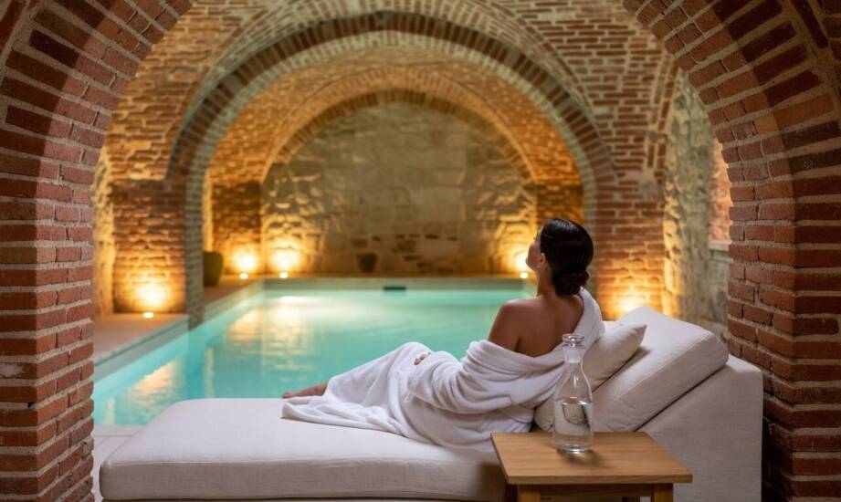 Apartament hotelowy ze strefą wellness — jak wygląda pobyt w historycznym hotelu