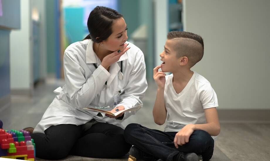 Opóźniony rozwój mowy u niemowlęcia i małego dziecka — kiedy potrzebna jest diagnostyka neurologopedyczna