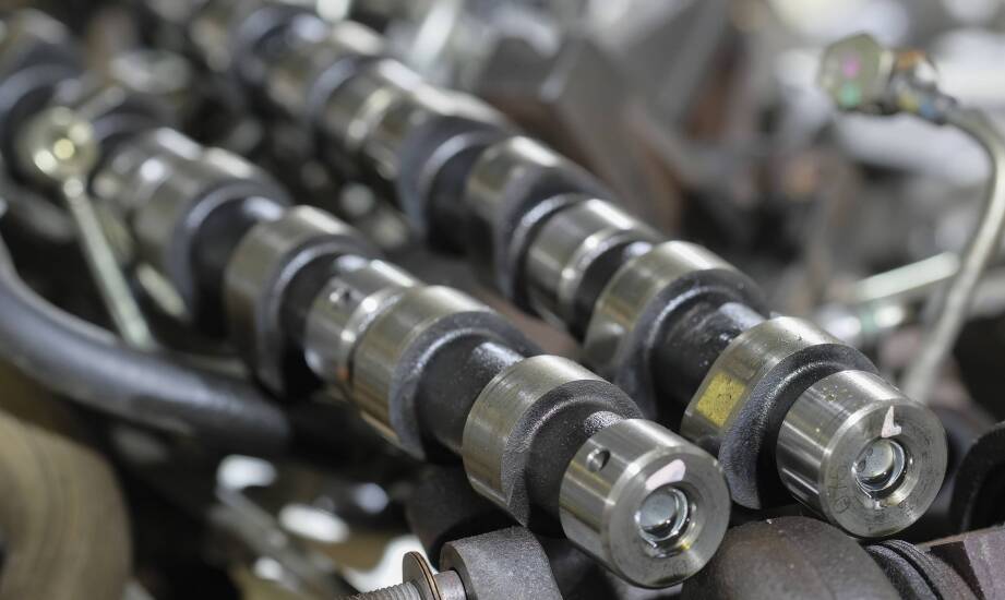Jak warstwa PTFE ogranicza tarcie i zużycie metalowych części w motoryzacji