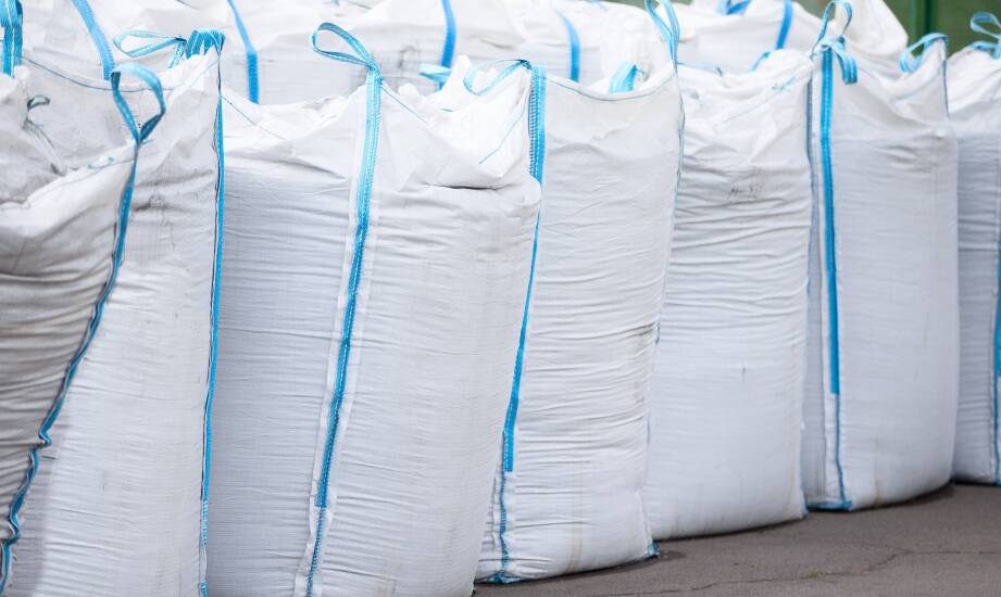 Dobór worka big bag do polan, zrębek i trocin w magazynie i transporcie
