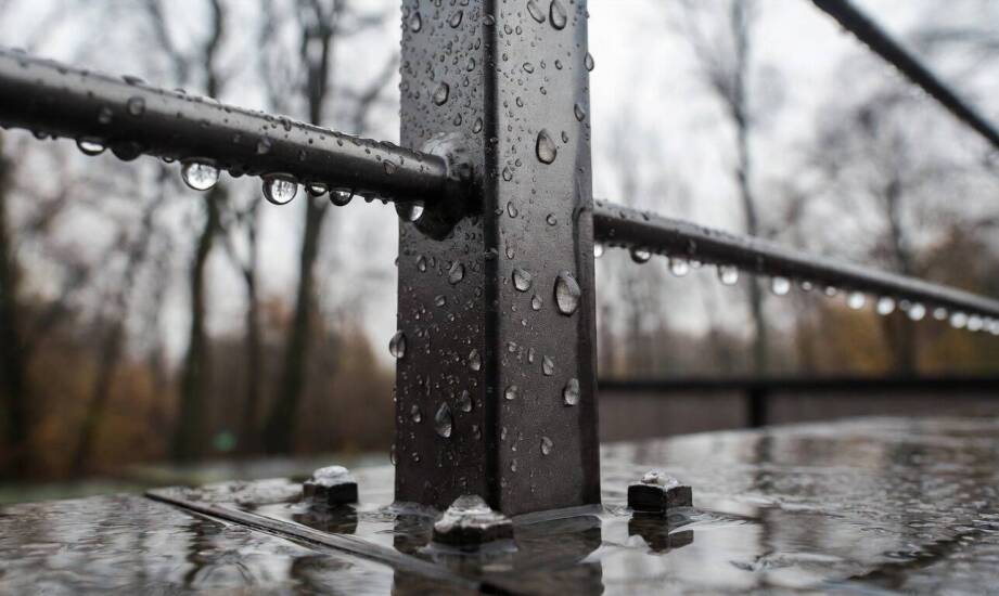 Jakie czynniki najszybciej skracają żywotność zewnętrznej balustrady stalowej w mazowieckim klimacie