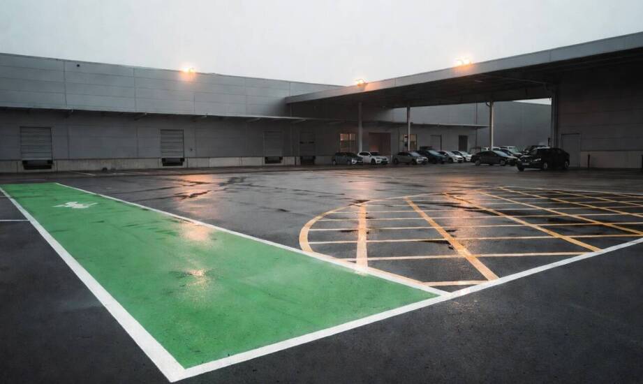 Dlaczego sam parking nie wystarczy, gdy projektujesz ruch w obiekcie przemysłowym