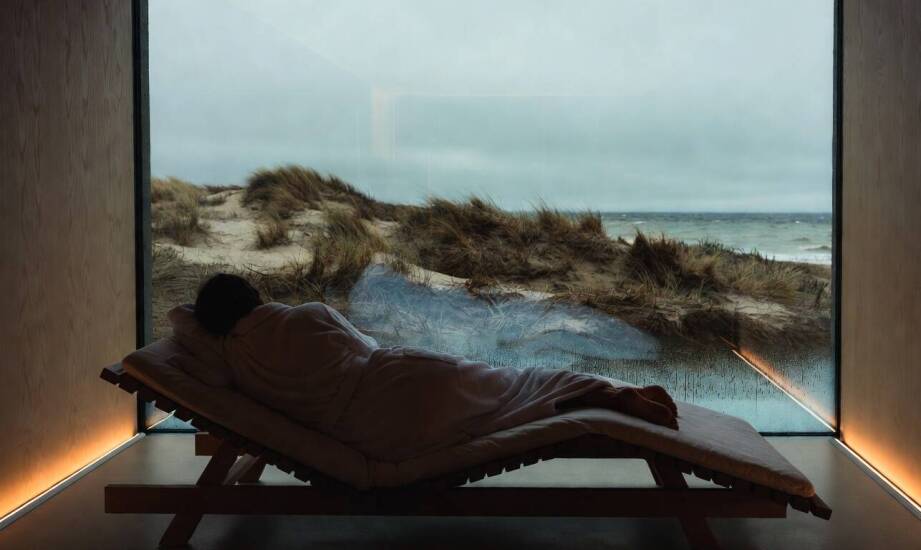 Jak bliskość plaży i strefy wodnej porządkuje wypoczynek w nadmorskim hotelu przez cały rok