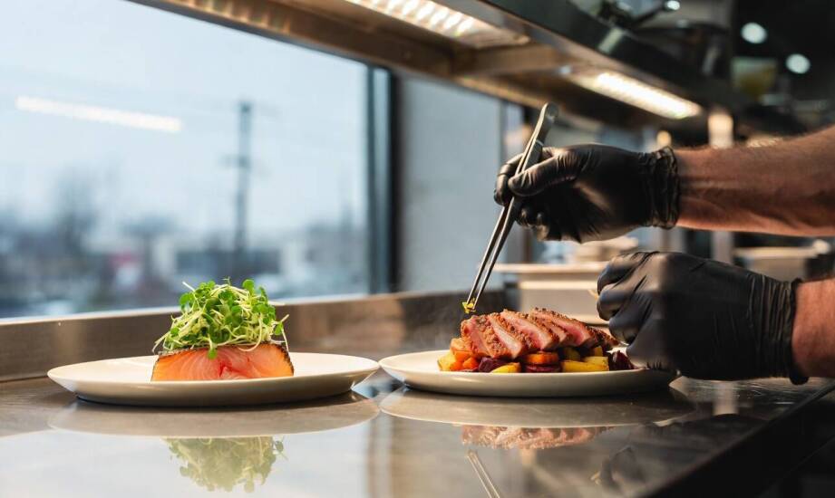 Dlaczego tradycyjne menu trzeba inaczej planować na wesele, komunię i lunch firmowy