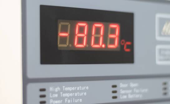 Całkowanie, bezwładność i opóźnienie — dlaczego pętla temperaturowa zaczyna oscylować
