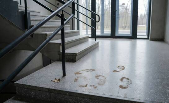 Jak rozpoznać, że harmonogram sprzątania klatek schodowych i części wspólnych nie nadąża za budynkiem