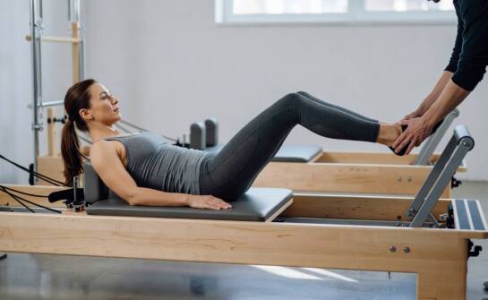 Jak przebiega szkolenie na instruktora pilates — od matwork do reformera i egzaminu