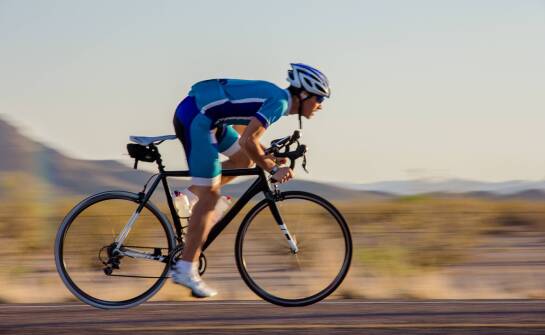 Jak aerodynamika wpływa na zachowanie roweru szosowego aero i różnice w gamie modeli 2026