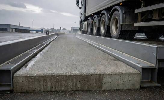 Jak stalowe, betonowe i stalowo-betonowe wagi różnią się trwałością w ciężkiej eksploatacji
