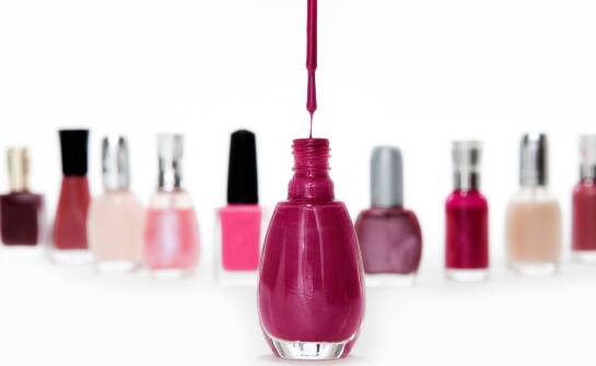 Jak skomponować pierwszą kolekcję lakierów do domowego manicure bez nadmiaru odcieni