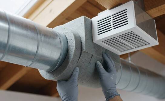 Jak działa kratka higrosterowana i kiedy izolacja kanałów ma znaczenie w istniejących instalacjach HVAC