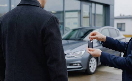 Auto zastępcze po szkodzie — kiedy przysługuje i jak przebiega wydanie