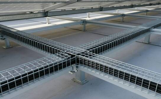 Jak połączyć trasy kablowe z konstrukcją nośną instalacji PV, żeby uniknąć kolizji