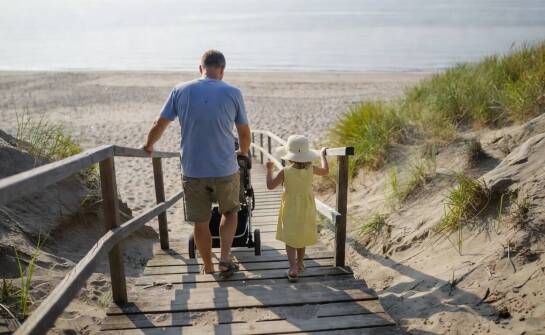 Dlaczego krótki dystans do plaży w Chłapowie nie zawsze jest wygodny dla rodzin z dziećmi