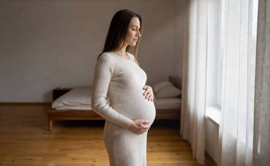 Jak przygotować się do sesji ciążowej, by zdjęcia wyglądały naturalnie i swobodnie