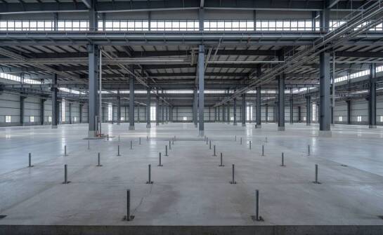 Kolejność prac, gdy linia technologiczna ma wejść do hali i instalacji zakładowych