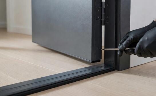 Dlaczego ościeżnica zmienia parametry drzwi wejściowych 90 cm w domu i mieszkaniu