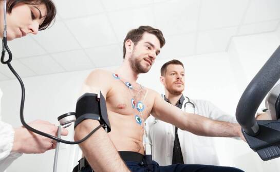 Próba wysiłkowa w medycynie pracy — kiedy lekarz ocenia wydolność serca pracownika