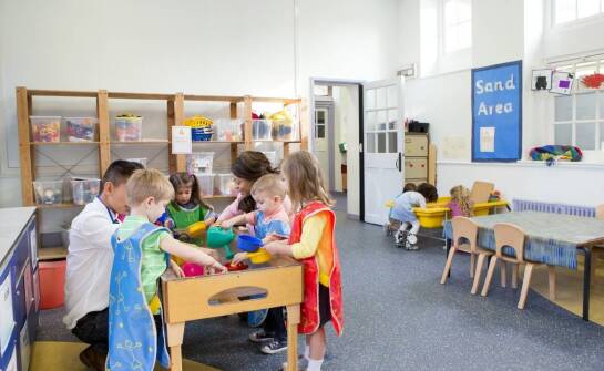 Jak integracja sensoryczna wspiera codzienne funkcjonowanie dziecka w przedszkolu integracyjnym