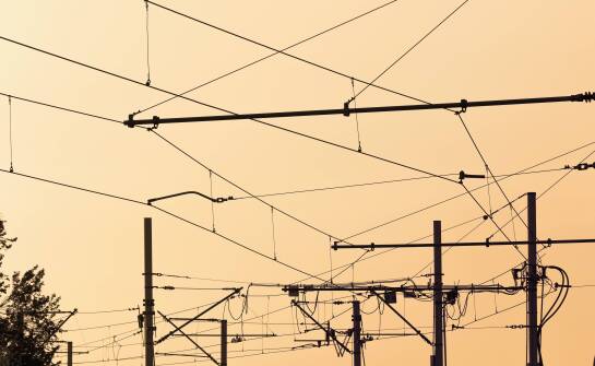 Jak konstrukcja przewodów DJP i AFL wpływa na pracę sieci trakcyjnej 3 kV DC