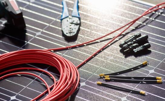 Dlaczego przewód solarny trzeba oceniać razem z trasą, osprzętem i odbiorem inwestycji