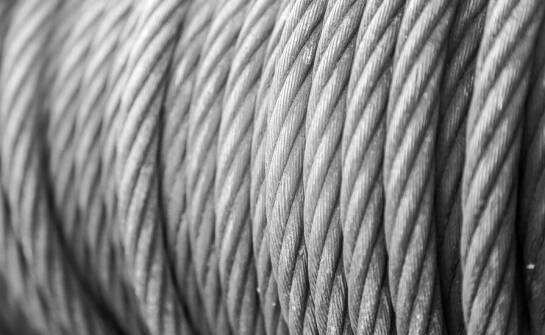 Przewody stalowo-aluminiowe w liniach napowietrznych — co decyduje o zachowaniu pod obciążeniem