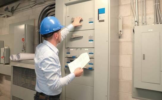 Jak biuro projektowe porządkuje modernizację instalacji elektrycznej w obiekcie przemysłowym