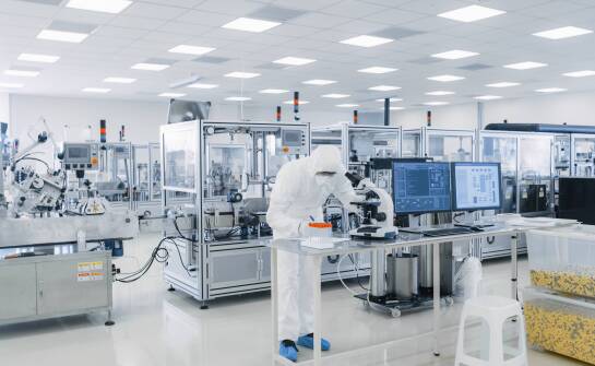 Dlaczego instalacje procesowe decydują o utrzymaniu klasy czystości w strefach aseptycznych farmacji