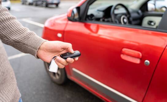 Auto zastępcze po szkodzie — kiedy ma sens, jak wygląda i ile zwykle trwa