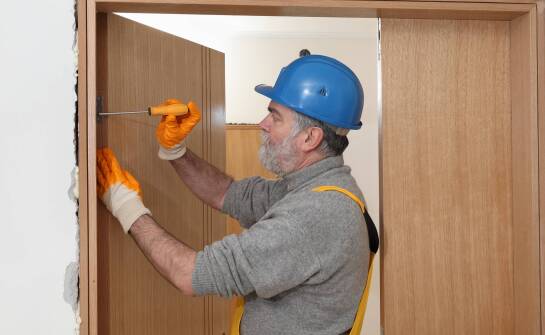 Jak prawidłowo przygotować otwór przed instalacją ościeżnicy?
