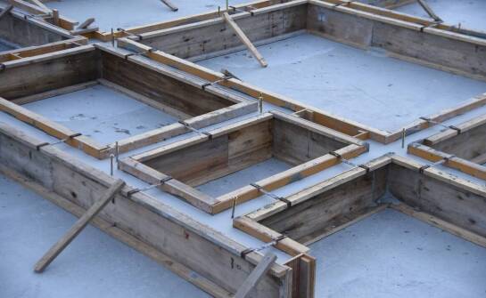 Jak dopasować szalunki do ścian, stropów i nietypowej geometrii budynku