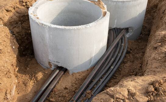Do czego służą betonowe studnie kablowe i przepusty w inwestycjach energetycznych i teletechnicznych