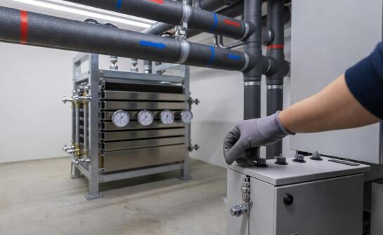 Od sieci miejskiej do instalacji budynku — jak węzeł cieplny steruje pracą całego układu