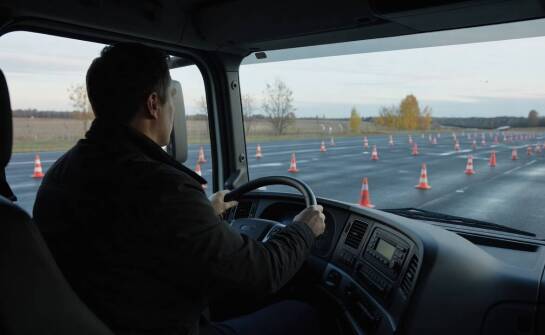 Kod 95 dla kierowców C i D — jakie warunki trzeba spełnić