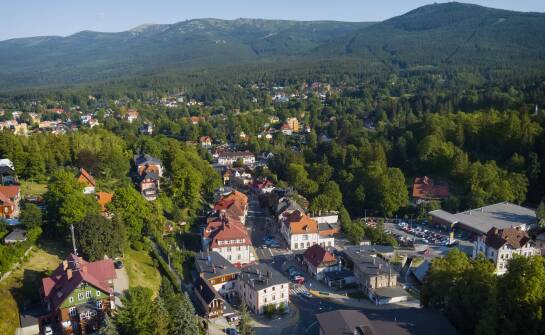 Rodzinny wyjazd do cieplickich term — jak przygotować dzieci i czego się spodziewać na miejscu