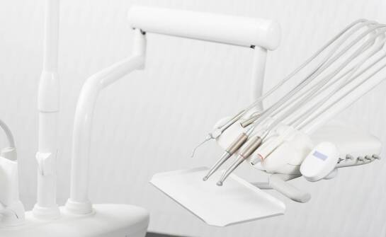 Pierwsza wizyta u dentysty — jak przebiega konsultacja i czego pacjent może się spodziewać