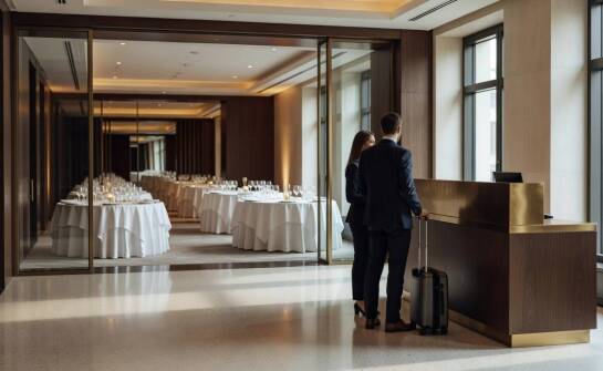 Jak hotel z noclegiem i cateringiem zmienia logistykę wesela, komunii i konferencji