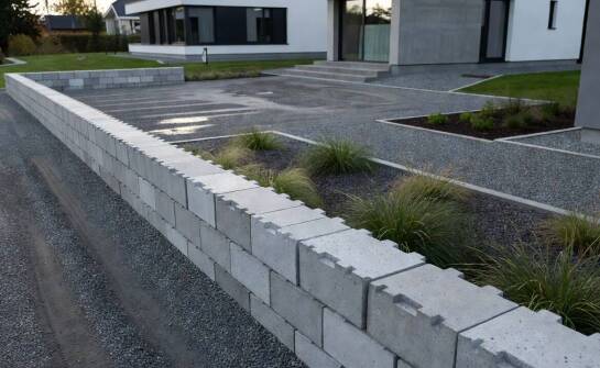 Jak bloki betonowe porządkują strefy użytkowe na Mazowszu i w Łódzkiem