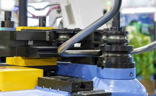 Co decyduje o powtarzalności giętych prętów w produkcji seryjnej komponentów metalowych