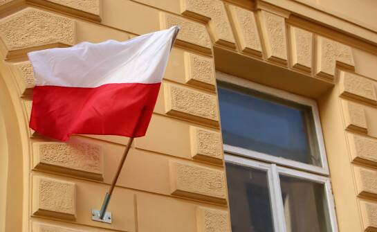 Dlaczego uchwyt flagowy luzuje się po sezonie i co skraca jego żywotność