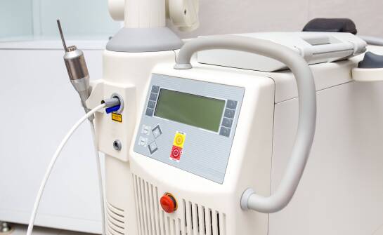 Jak długość fali decyduje o tym, jak głęboko laser pobudza kolagen i regenerację skóry