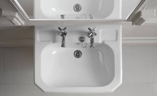 Jak kształt i montaż umywalki wpływają na proporcje łazienki z płytkami ceramicznymi