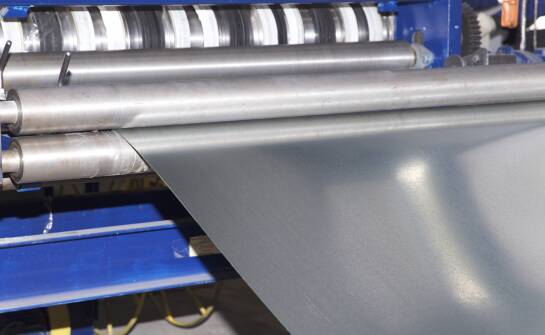 Dlaczego gatunek aluminium i sposób cięcia przesądzają o przydatności blachy w produkcji seryjnej motoryzacji i AGD