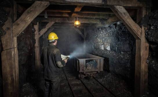 Kiedy edukacja staje się przygodą — mechanizmy gier fabularnych w objaśnianiu trudnej historii górnictwa i podziemnych zagrożeń