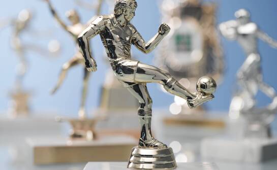 Co daje żywica w statuetkach sportowych: detal, ciężar i stabilność